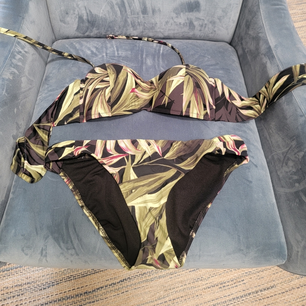 Bar III bikini swimsuit... sz Med. Like new. From Macy's